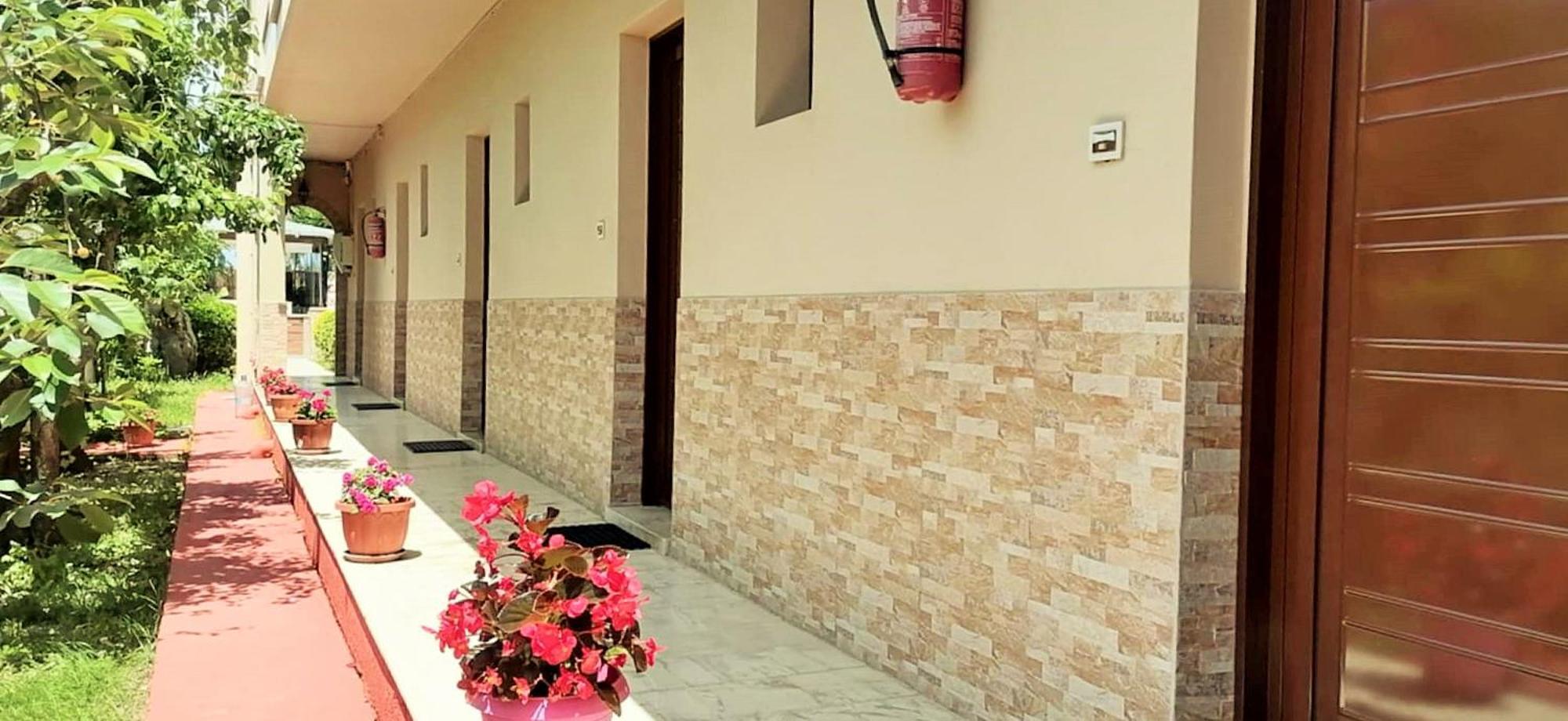 Toula'S Apartments Сідарі Екстер'єр фото